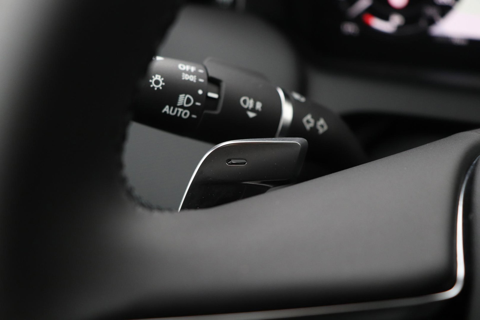 Land Rover Discovery Sport P270e PHEV Dynamic SE | NIEUW! | Panoramadak | Trekhaak | ACC | Meridian | Stoel+Stuurverwarming
