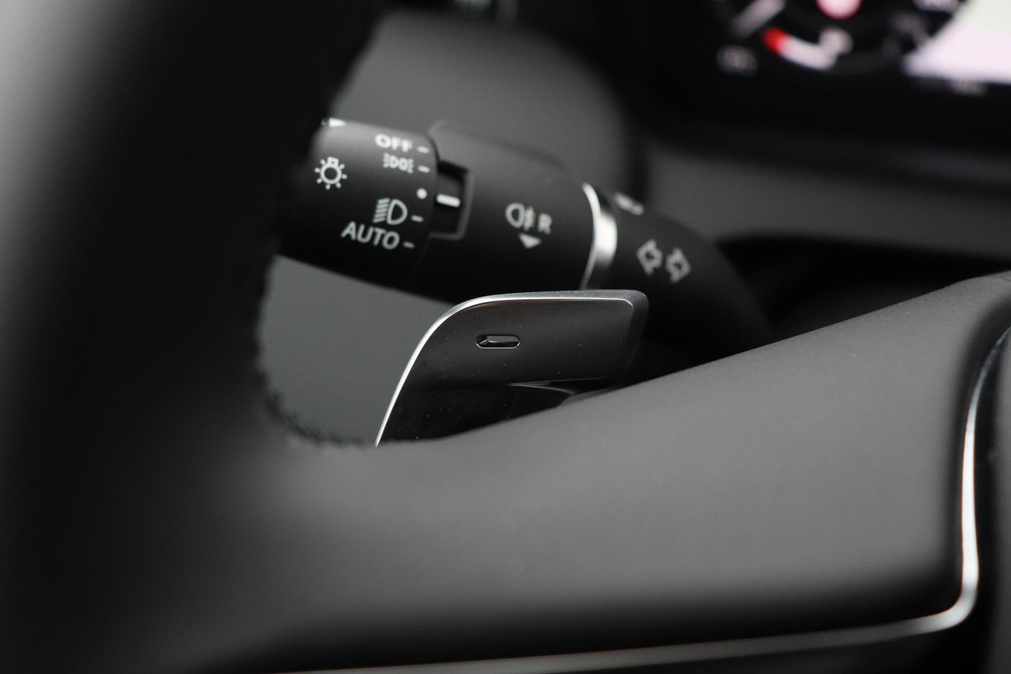 Land Rover Discovery Sport P270e PHEV Dynamic SE | NIEUW! | Panoramadak | Trekhaak | ACC | Meridian | Stoel+Stuurverwarming