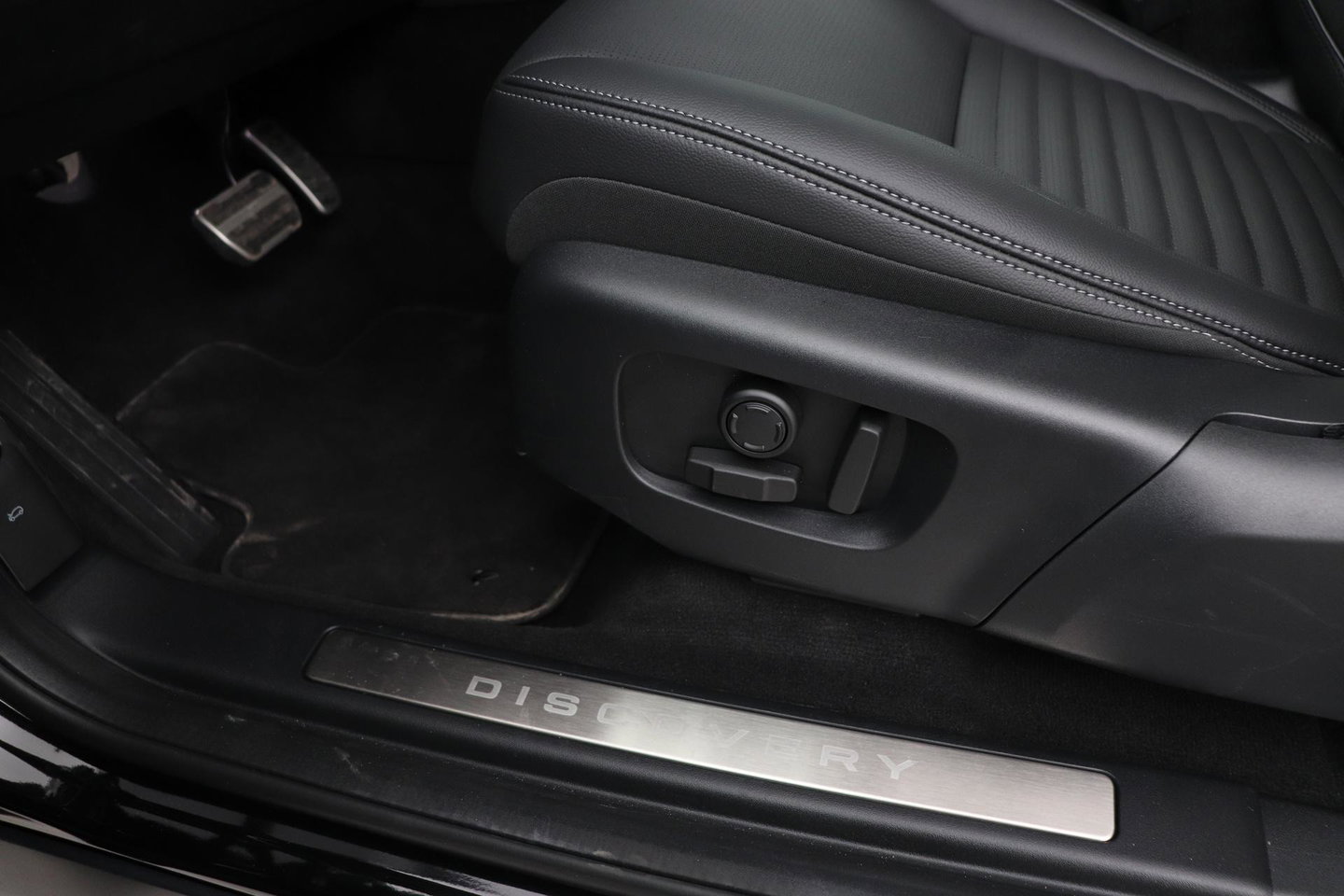 Land Rover Discovery Sport P270e PHEV Dynamic SE | NIEUW! | Panoramadak | Trekhaak | ACC | Meridian | Stoel+Stuurverwarming