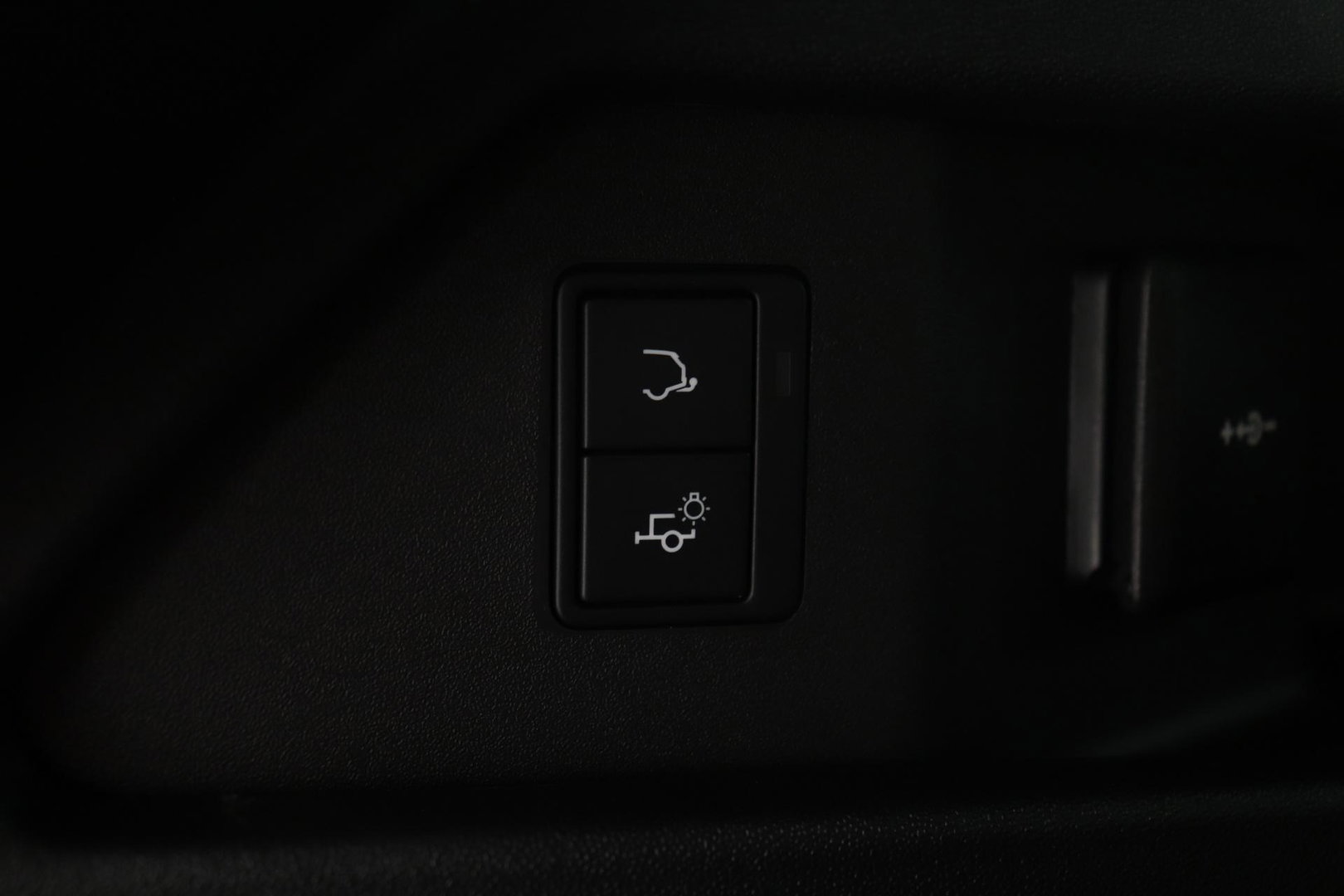 Land Rover Discovery Sport P270e PHEV Dynamic SE | NIEUW! | Panoramadak | Trekhaak | ACC | Meridian | Stoel+Stuurverwarming