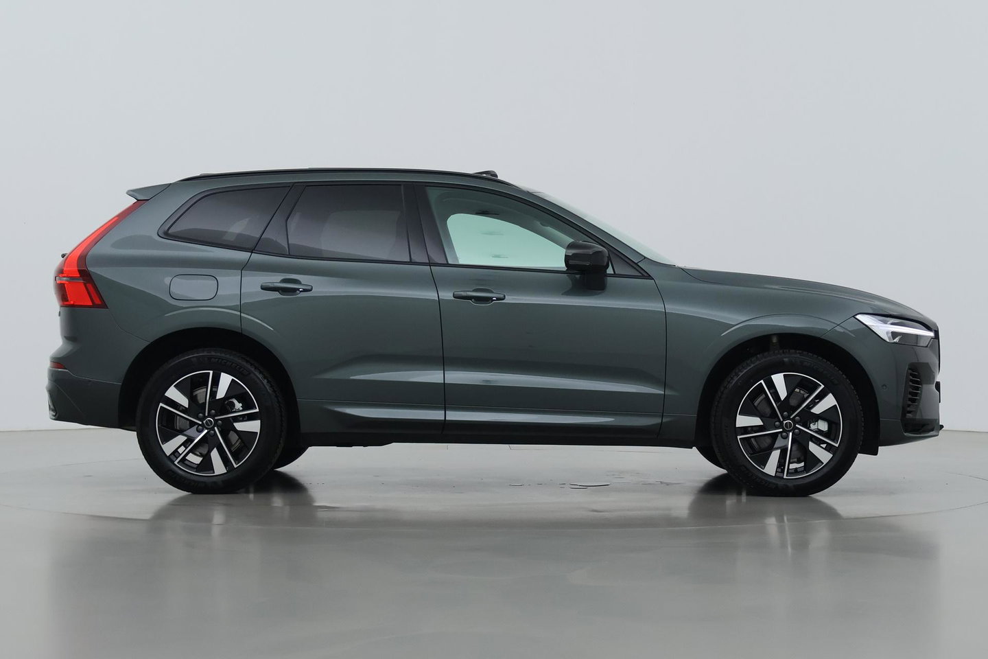 Volvo XC60 T8 Plug-in hybrid Plus Dark | FACELIFT | ACC | Panoramadak | Head-Up | Harman/Kardon | 360° Camera | BLIS