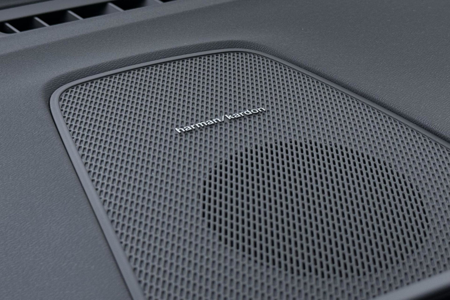 Volvo XC60 T8 Plug-in hybrid Plus Dark | FACELIFT | ACC | Panoramadak | Head-Up | Harman/Kardon | 360° Camera | BLIS