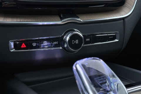 Volvo XC60 T8 Plug-in hybrid Plus Dark | FACELIFT | ACC | Panoramadak | Head-Up | Harman/Kardon | 360° Camera | BLIS