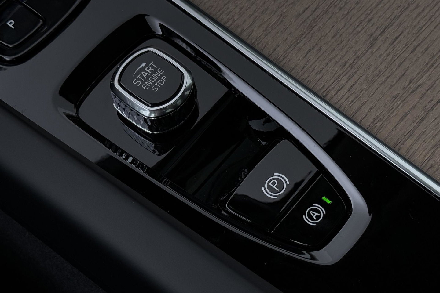 Volvo XC60 T8 Plug-in hybrid Plus Dark | FACELIFT | ACC | Panoramadak | Head-Up | Harman/Kardon | 360° Camera | BLIS