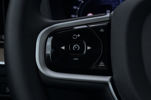 Volvo XC60 T8 Plug-in hybrid Plus Dark | FACELIFT | ACC | Panoramadak | Head-Up | Harman/Kardon | 360° Camera | BLIS