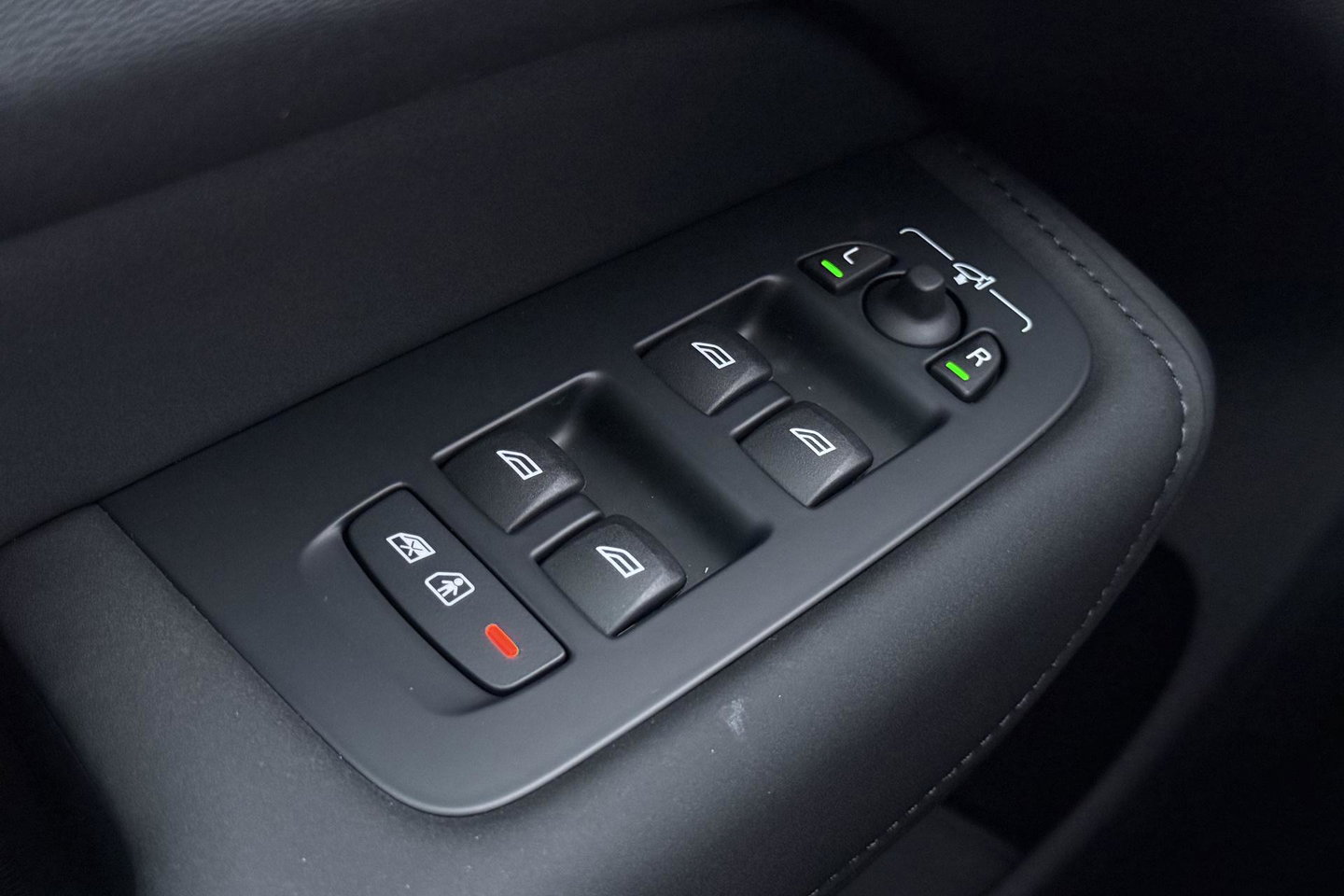 Volvo XC60 T8 Plug-in hybrid Plus Dark | FACELIFT | ACC | Panoramadak | Head-Up | Harman/Kardon | 360° Camera | BLIS