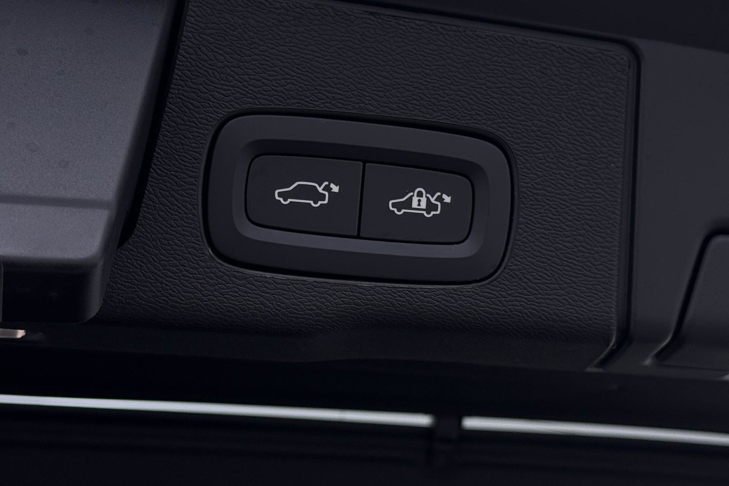 Volvo XC60 T8 Plug-in hybrid Plus Dark | FACELIFT | ACC | Panoramadak | Head-Up | Harman/Kardon | 360° Camera | BLIS
