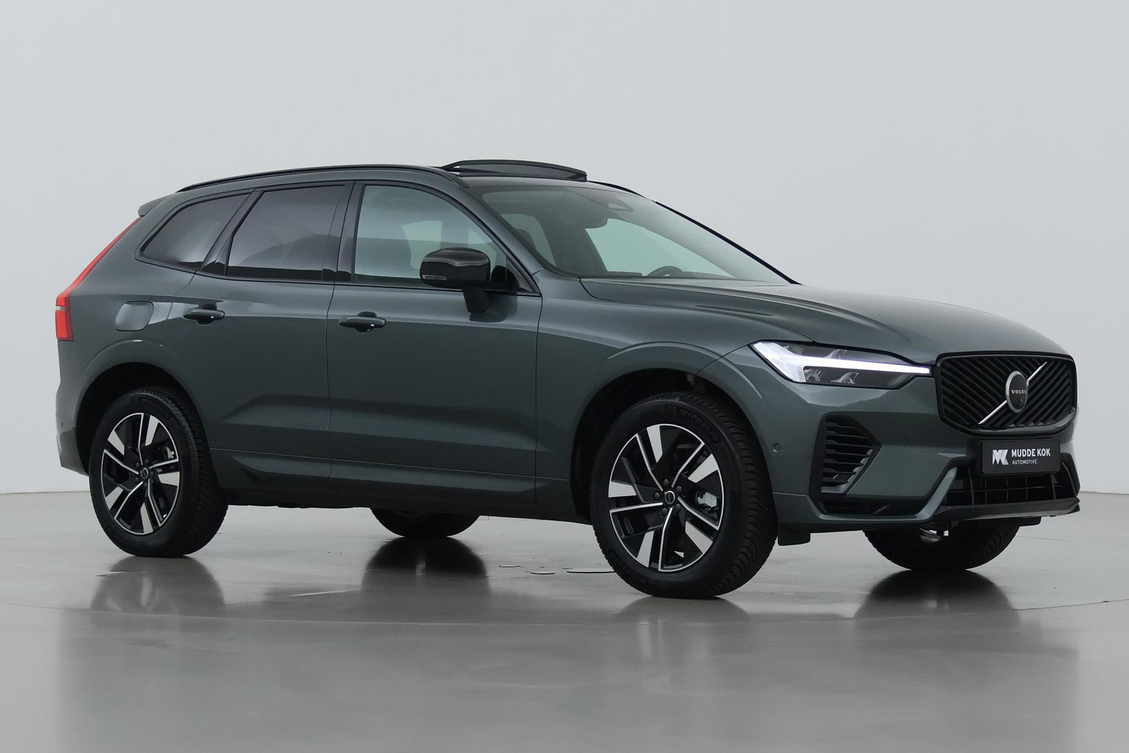 Volvo XC60 T8 Plug-in hybrid Plus Dark | FACELIFT | ACC | Panoramadak | Head-Up | Harman/Kardon | 360° Camera | BLIS