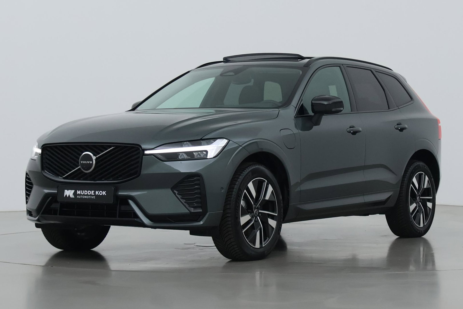 Volvo XC60 T8 Plug-in hybrid Plus Dark | FACELIFT | ACC | Panoramadak | Head-Up | Harman/Kardon | 360° Camera | BLIS