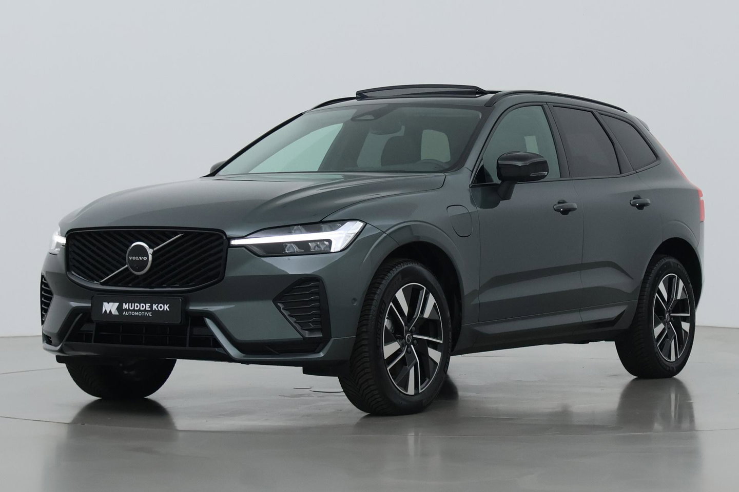 Volvo XC60 T8 Plug-in hybrid Plus Dark | FACELIFT | ACC | Panoramadak | Head-Up | Harman/Kardon | 360° Camera | BLIS
