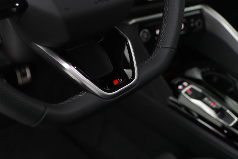 Audi Q5 2.0 TFSI Quattro S edition Competition | 21 Inch | Trekhaak | Panoramadak | Stoelventilatie