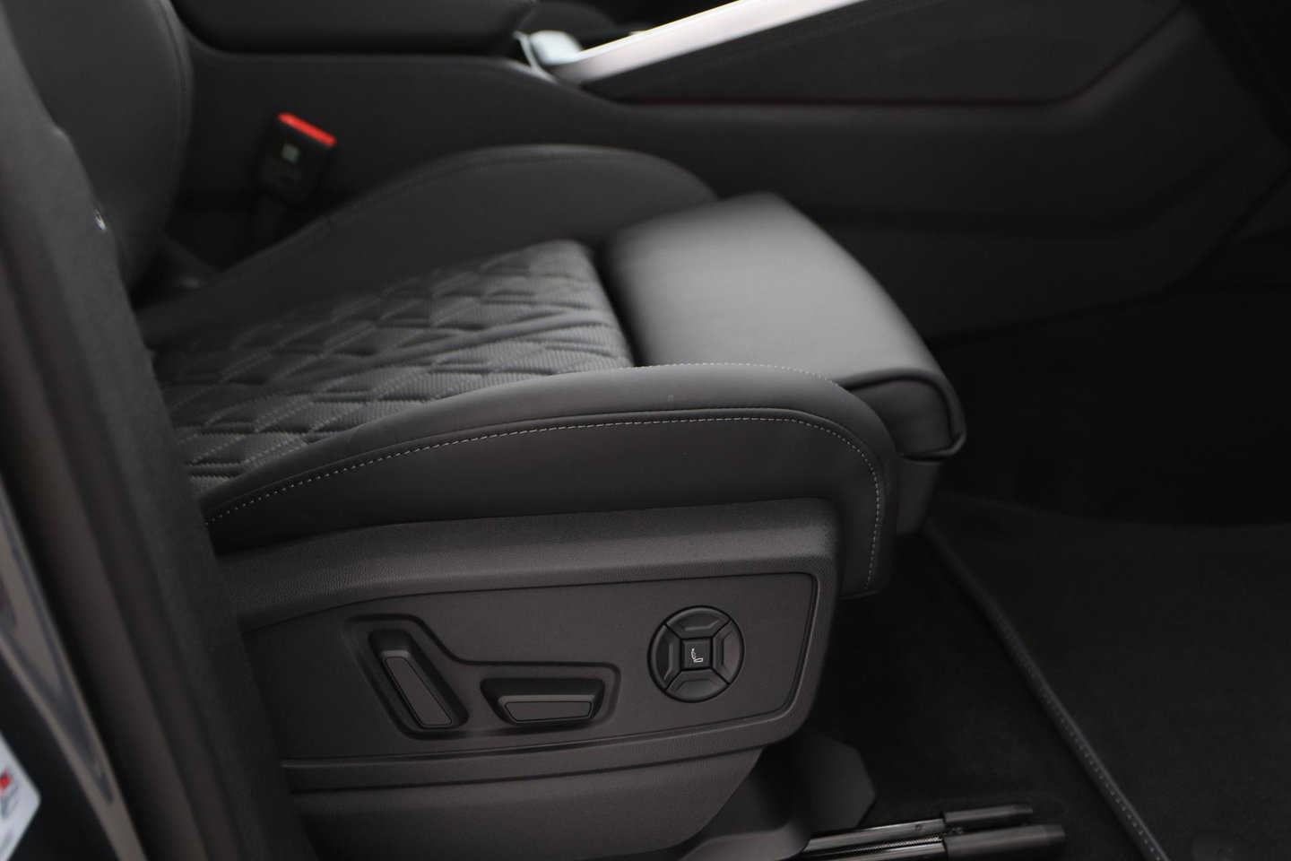Audi Q5 2.0 TFSI Quattro S edition Competition | 21 Inch | Trekhaak | Panoramadak | Stoelventilatie