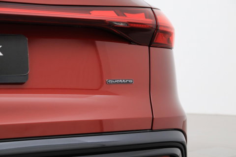 Audi Q5 2.0 TFSI Quattro S edition Competition | 21 Inch | Trekhaak | Panoramadak | Stoelventilatie