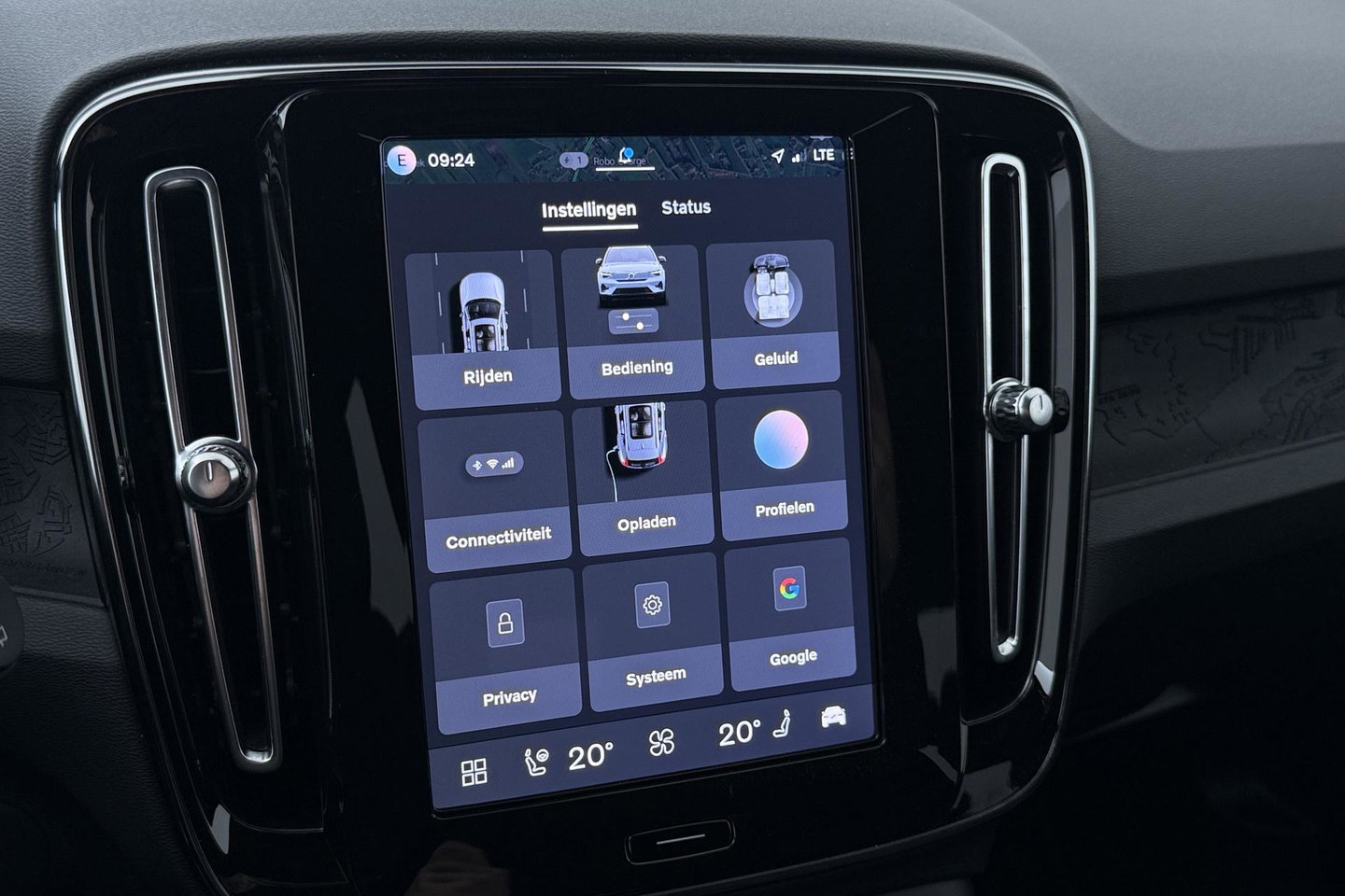 Volvo EX40 Single Motor Extended Range Plus 82 kWh | ACC | Harman/Kardon | 360° Camera | BLIS | Stoel+Stuurverwarming | 19 Inch