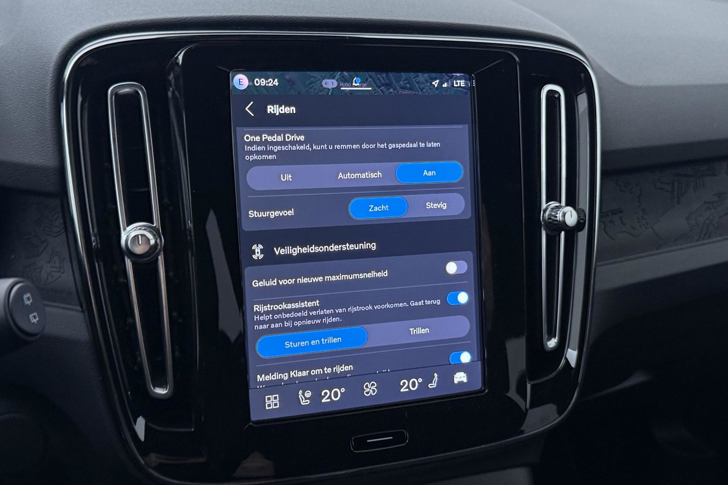 Volvo EX40 Single Motor Extended Range Plus 82 kWh | ACC | Harman/Kardon | 360° Camera | BLIS | Stoel+Stuurverwarming | 19 Inch