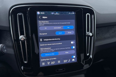 Volvo EX40 Single Motor Extended Range Plus 82 kWh | ACC | Harman/Kardon | 360° Camera | BLIS | Stoel+Stuurverwarming | 19 Inch