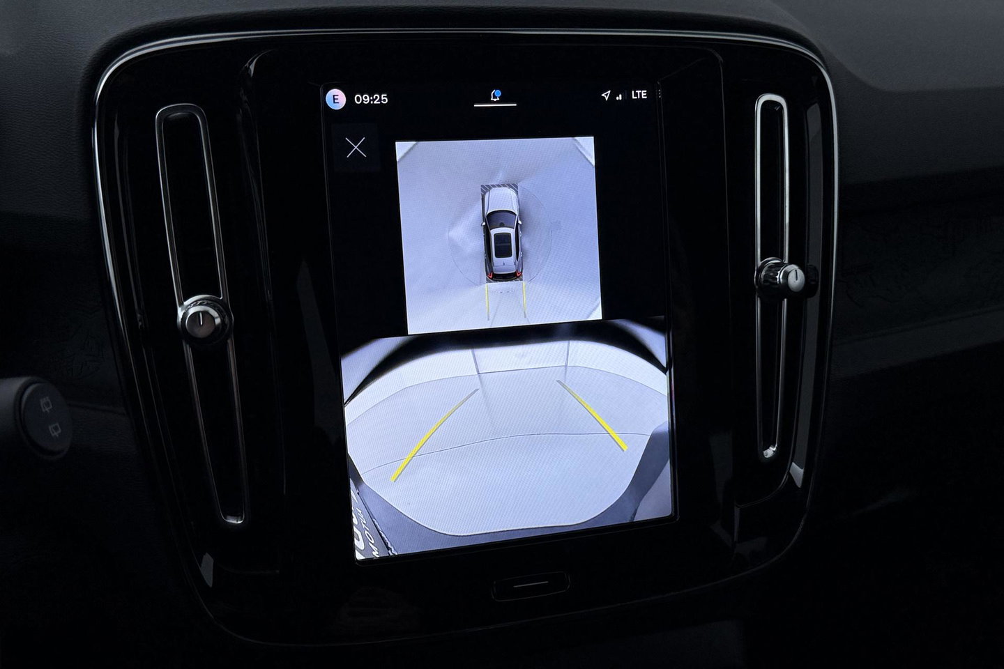Volvo EX40 Single Motor Extended Range Plus 82 kWh | ACC | Harman/Kardon | 360° Camera | BLIS | Stoel+Stuurverwarming | 19 Inch