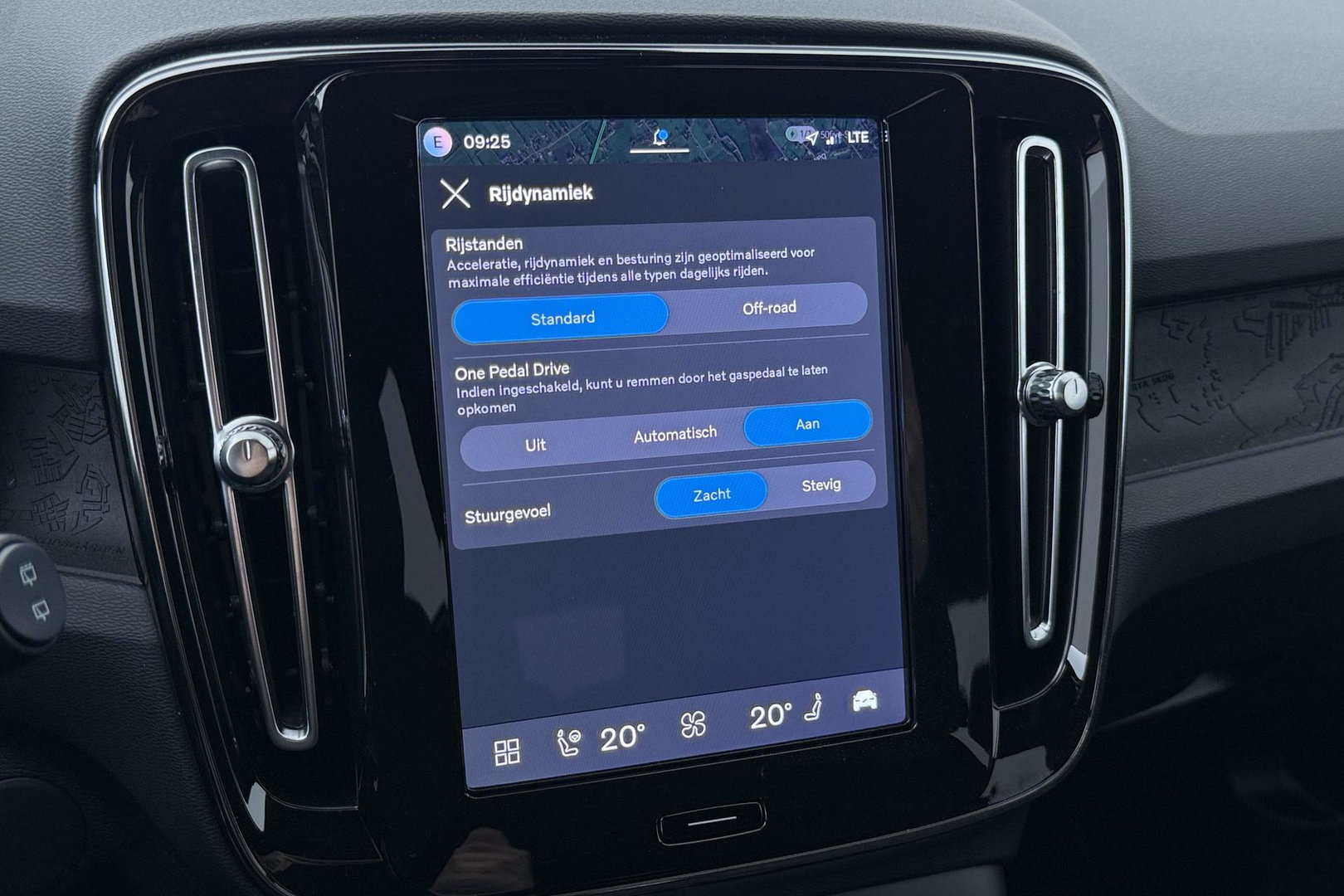 Volvo EX40 Single Motor Extended Range Plus 82 kWh | ACC | Harman/Kardon | 360° Camera | BLIS | Stoel+Stuurverwarming | 19 Inch