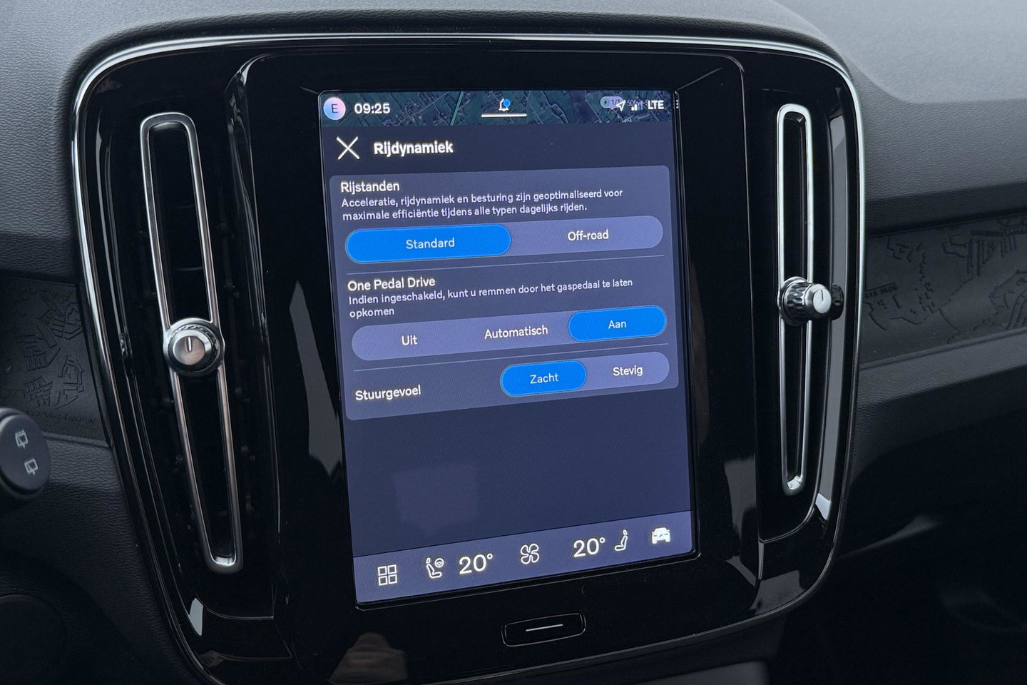 Volvo EX40 Single Motor Extended Range Plus 82 kWh | ACC | Harman/Kardon | 360° Camera | BLIS | Stoel+Stuurverwarming | 19 Inch