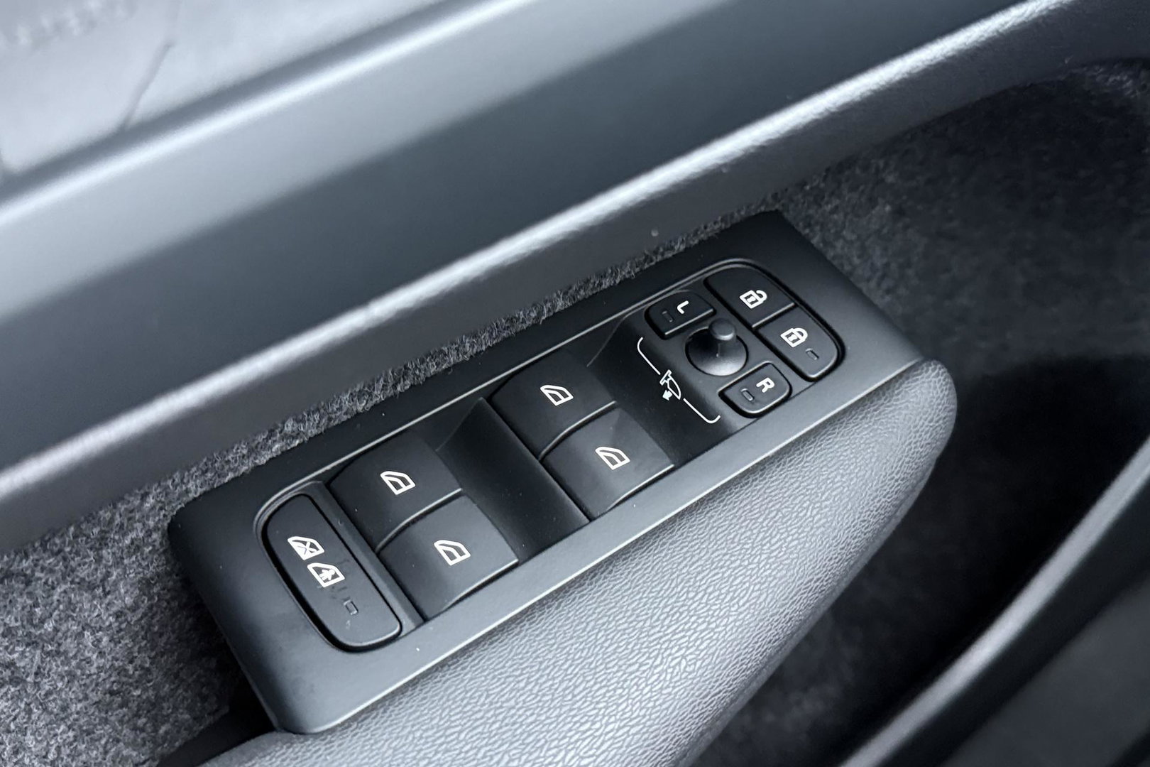 Volvo EX40 Single Motor Extended Range Plus 82 kWh | ACC | Harman/Kardon | 360° Camera | BLIS | Stoel+Stuurverwarming | 19 Inch