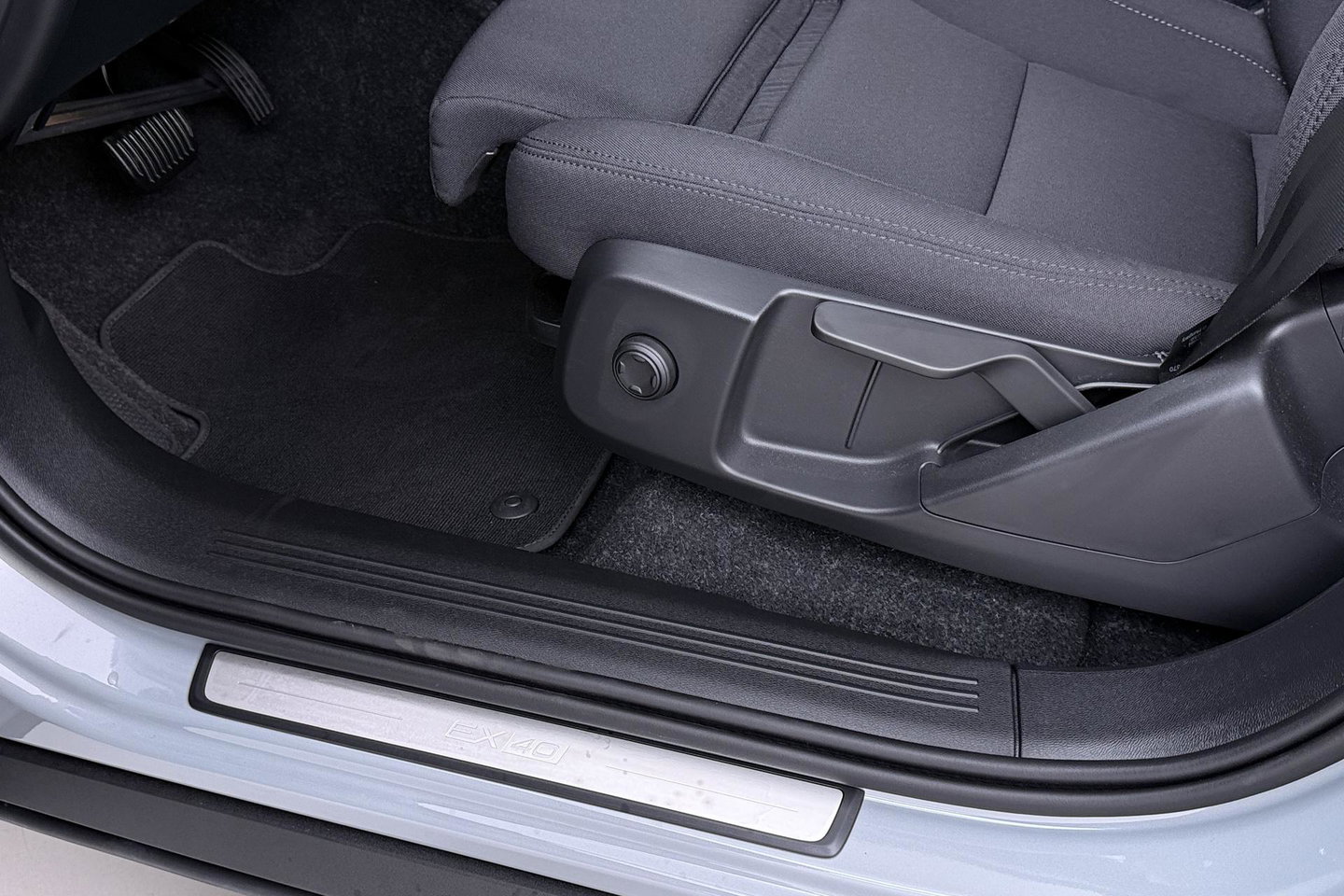 Volvo EX40 Single Motor Extended Range Plus 82 kWh | ACC | Harman/Kardon | 360° Camera | BLIS | Stoel+Stuurverwarming | 19 Inch