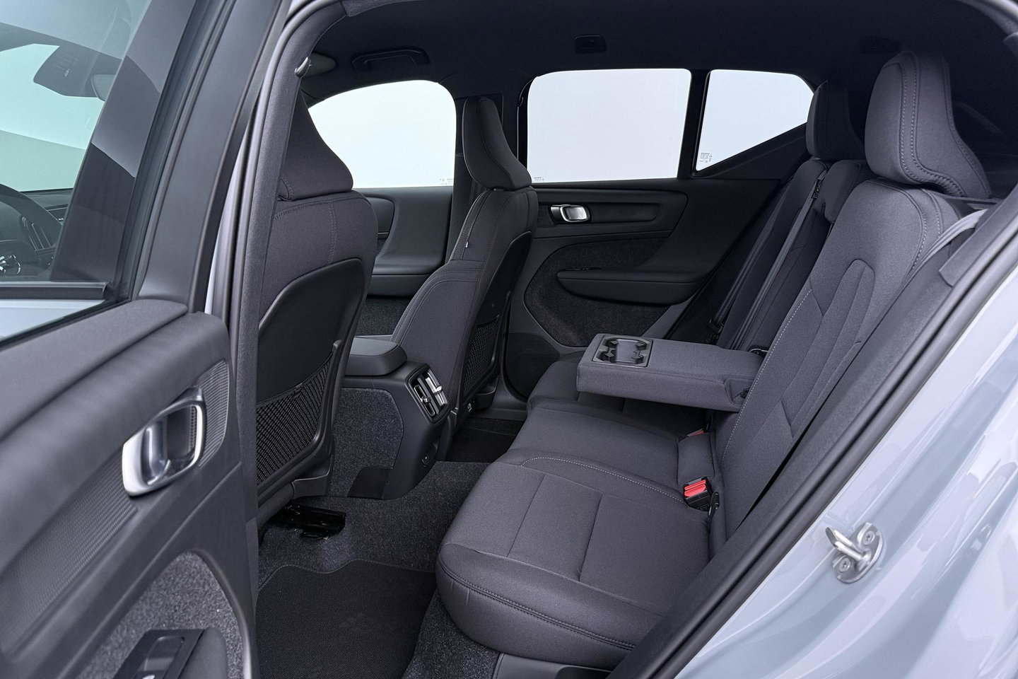 Volvo EX40 Single Motor Extended Range Plus 82 kWh | ACC | Harman/Kardon | 360° Camera | BLIS | Stoel+Stuurverwarming | 19 Inch