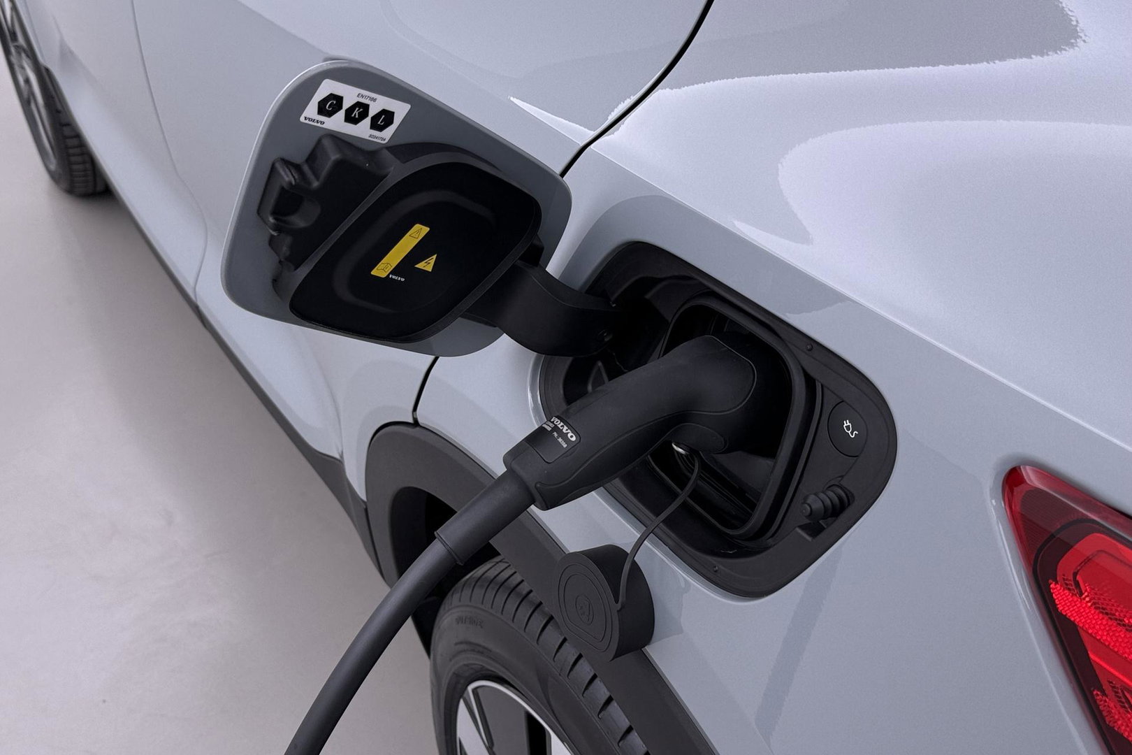 Volvo EX40 Single Motor Extended Range Plus 82 kWh | ACC | Harman/Kardon | 360° Camera | BLIS | Stoel+Stuurverwarming | 19 Inch