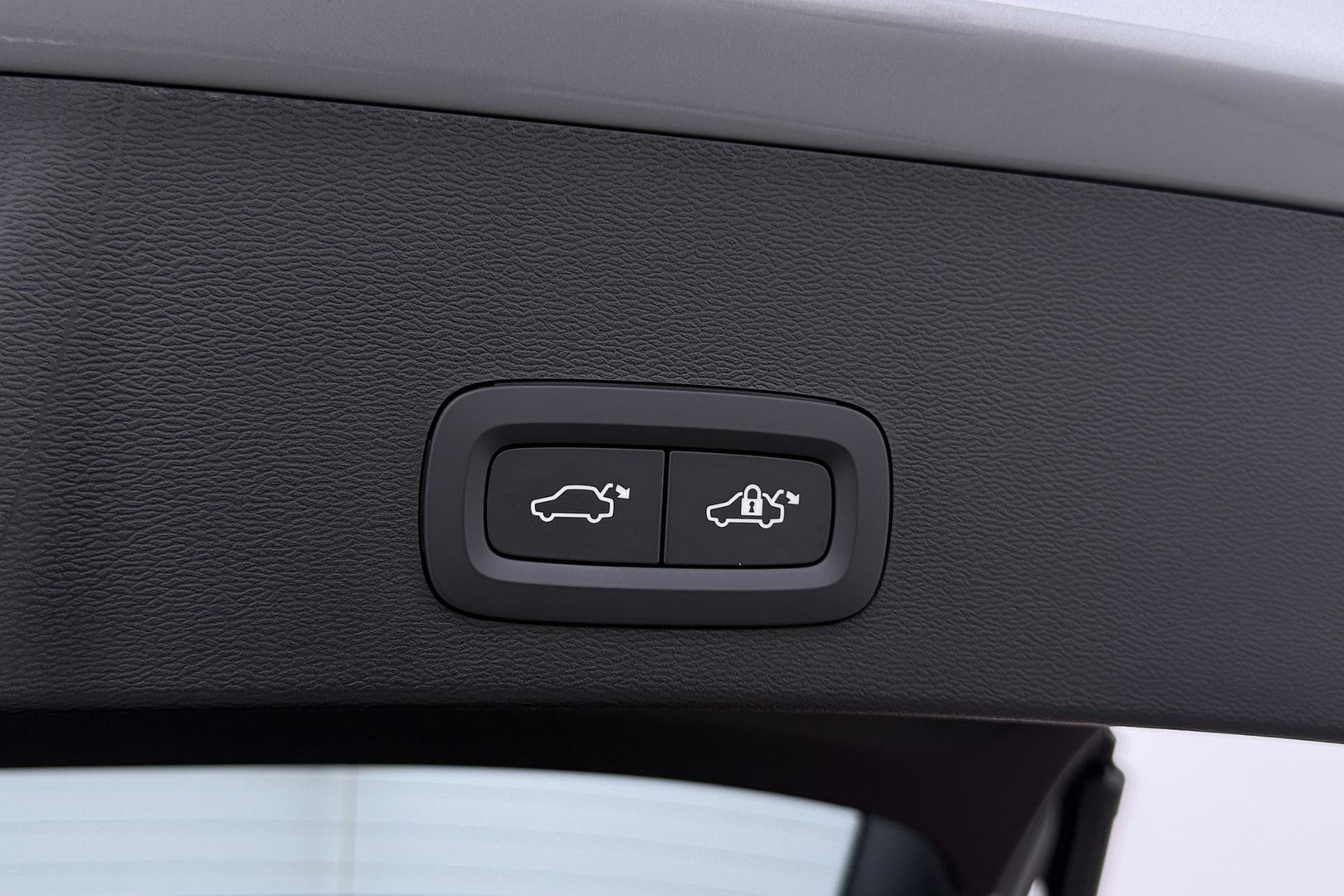 Volvo EX40 Single Motor Extended Range Plus 82 kWh | ACC | Harman/Kardon | 360° Camera | BLIS | Stoel+Stuurverwarming | 19 Inch