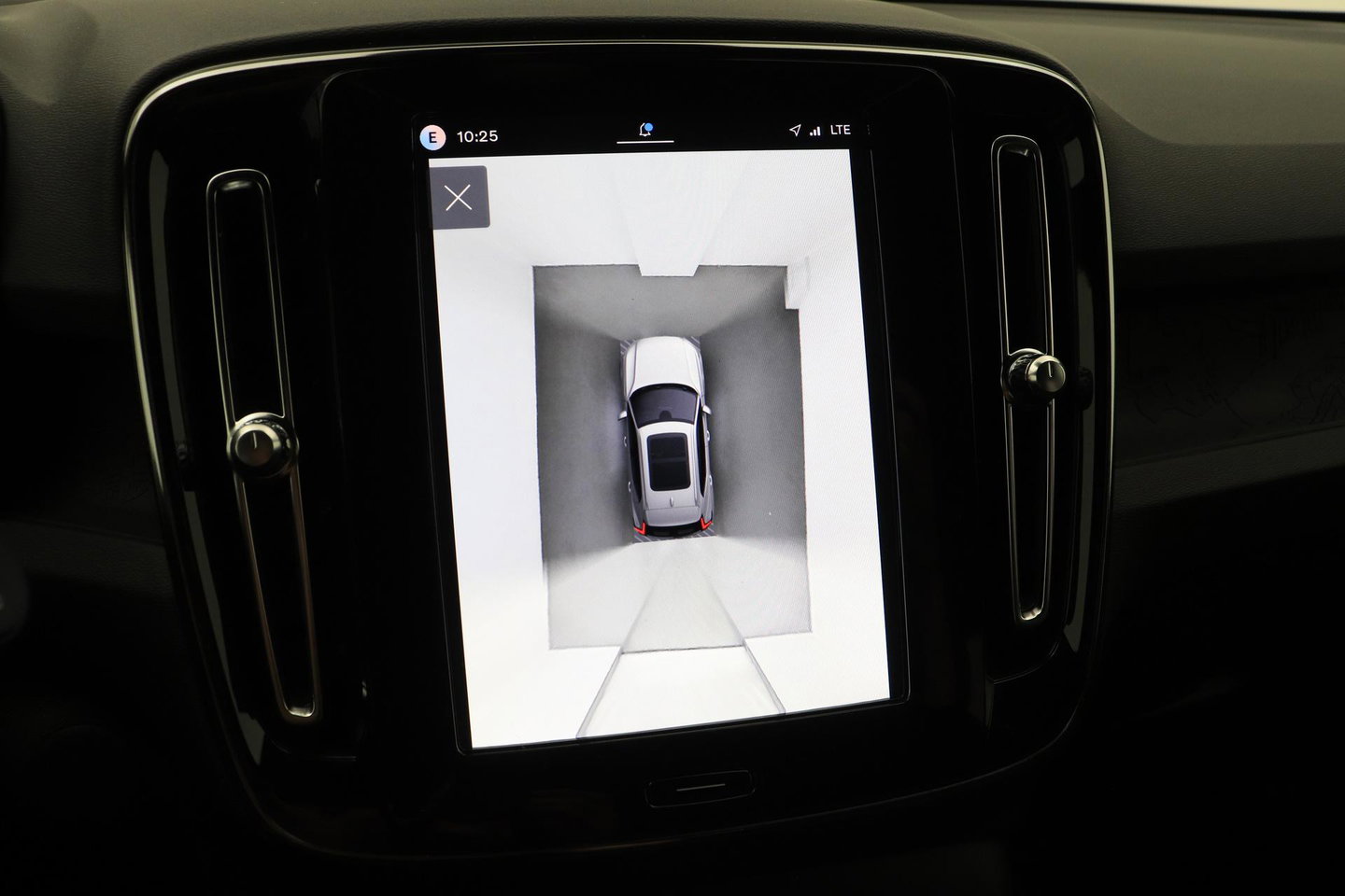Volvo EX40 Extended Range Plus Black Edition 82 kWh | ACC | Harman/Kardon | 360° Camera | Stoel+Stuurverwarming | BLIS | 20 Inch