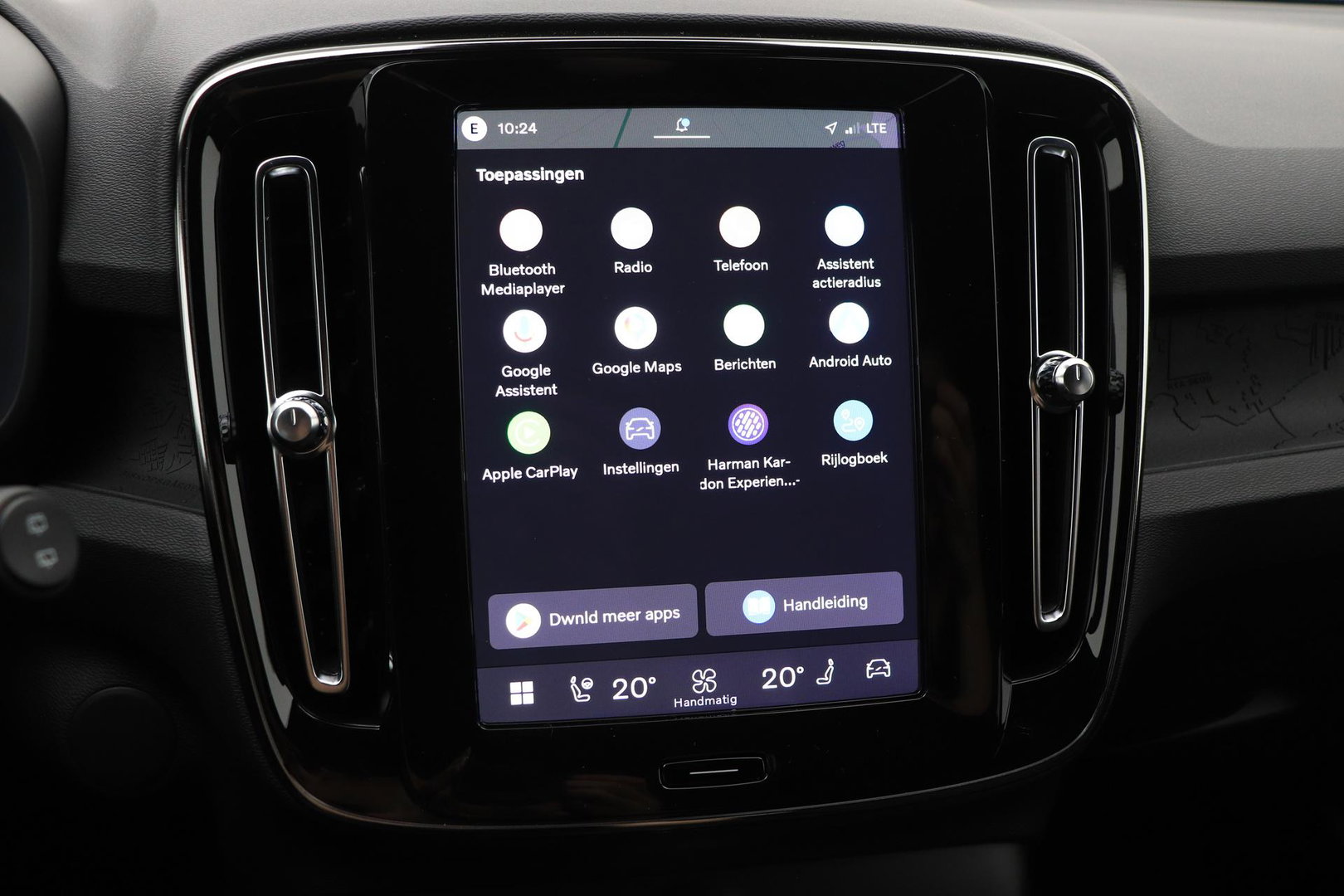 Volvo EX40 Extended Range Plus Black Edition 82 kWh | ACC | Harman/Kardon | 360° Camera | Stoel+Stuurverwarming | BLIS | 20 Inch