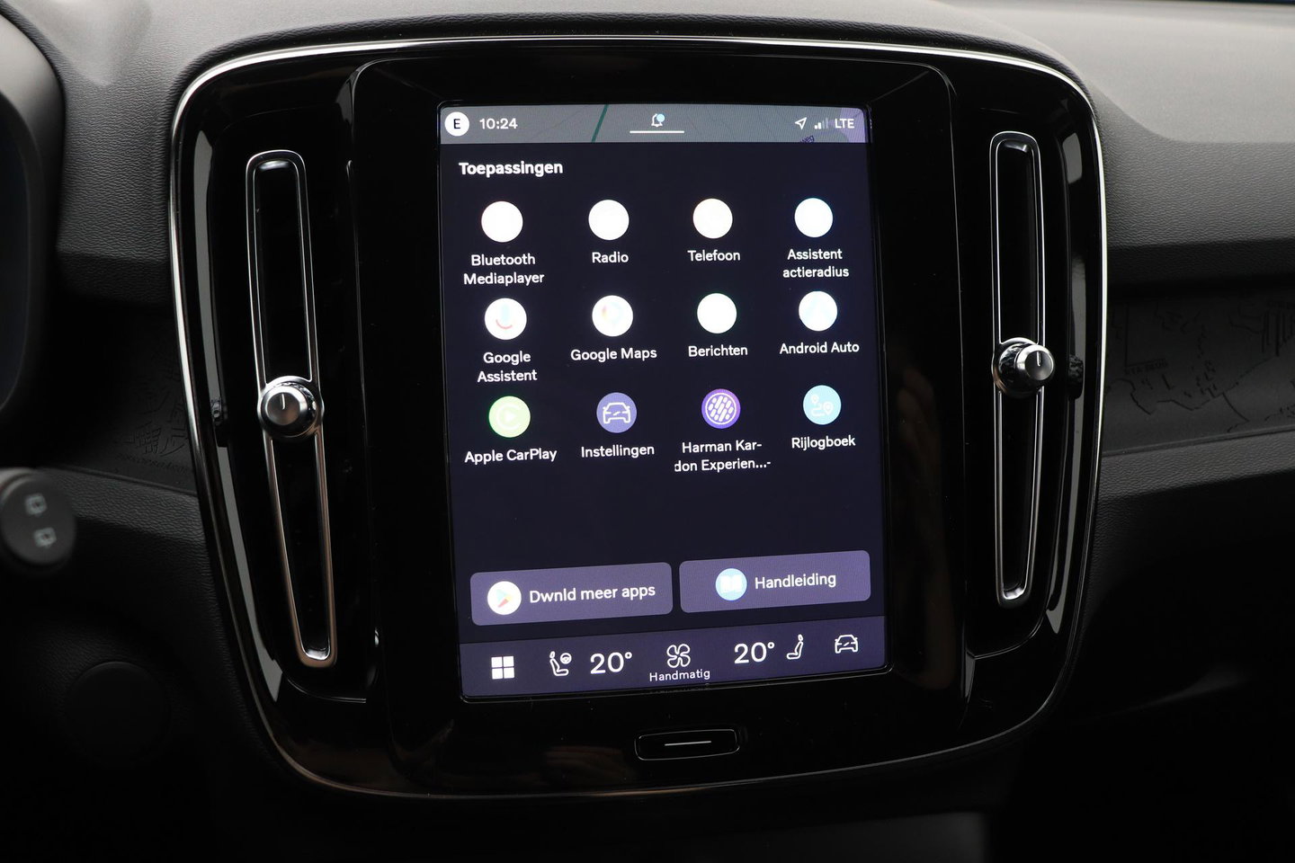 Volvo EX40 Extended Range Plus Black Edition 82 kWh | ACC | Harman/Kardon | 360° Camera | Stoel+Stuurverwarming | BLIS | 20 Inch