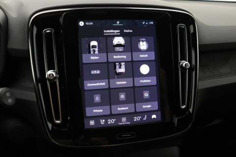 Volvo EX40 Extended Range Plus Black Edition 82 kWh | ACC | Harman/Kardon | 360° Camera | Stoel+Stuurverwarming | BLIS | 20 Inch