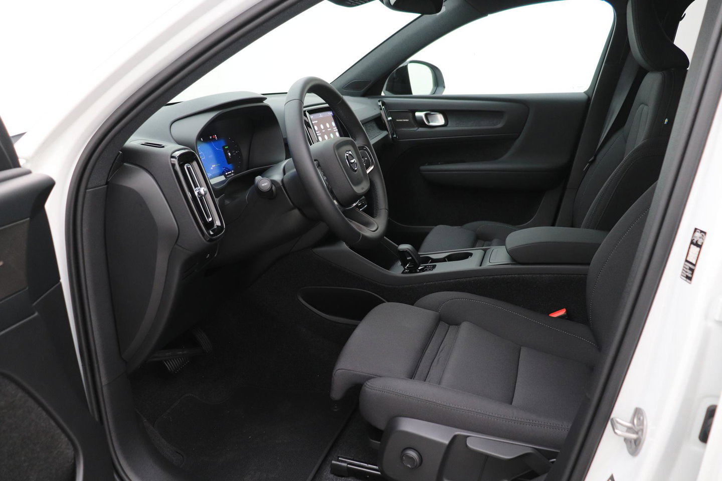 Volvo EX40 Extended Range Plus Black Edition 82 kWh | ACC | Harman/Kardon | 360° Camera | Stoel+Stuurverwarming | BLIS | 20 Inch