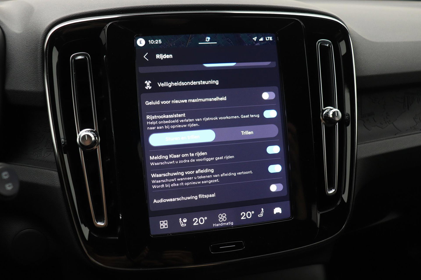 Volvo EX40 Extended Range Plus Black Edition 82 kWh | ACC | Harman/Kardon | 360° Camera | Stoel+Stuurverwarming | BLIS | 20 Inch
