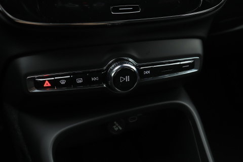 Volvo EX40 Extended Range Plus Black Edition 82 kWh | ACC | Harman/Kardon | 360° Camera | Stoel+Stuurverwarming | BLIS | 20 Inch