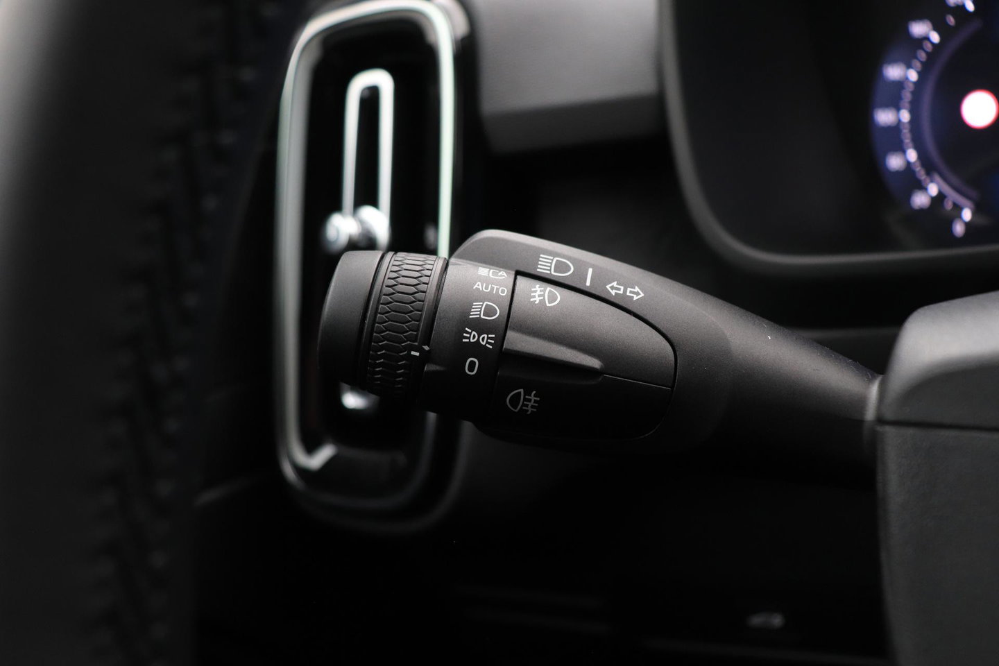 Volvo EX40 Extended Range Plus Black Edition 82 kWh | ACC | Harman/Kardon | 360° Camera | Stoel+Stuurverwarming | BLIS | 20 Inch
