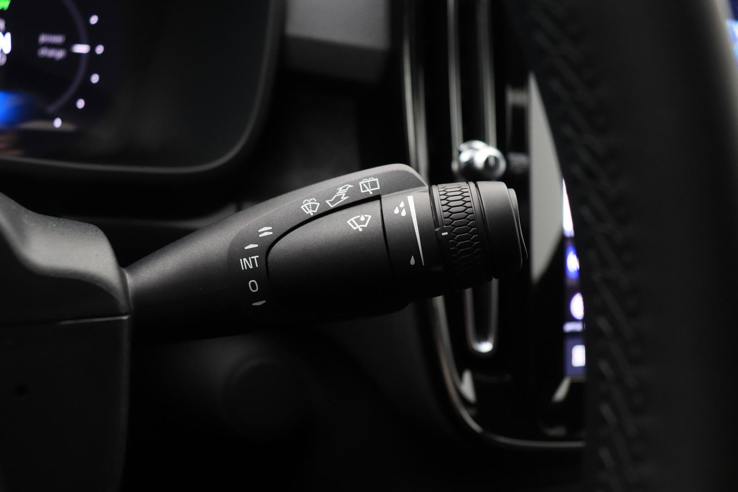 Volvo EX40 Extended Range Plus Black Edition 82 kWh | ACC | Harman/Kardon | 360° Camera | Stoel+Stuurverwarming | BLIS | 20 Inch