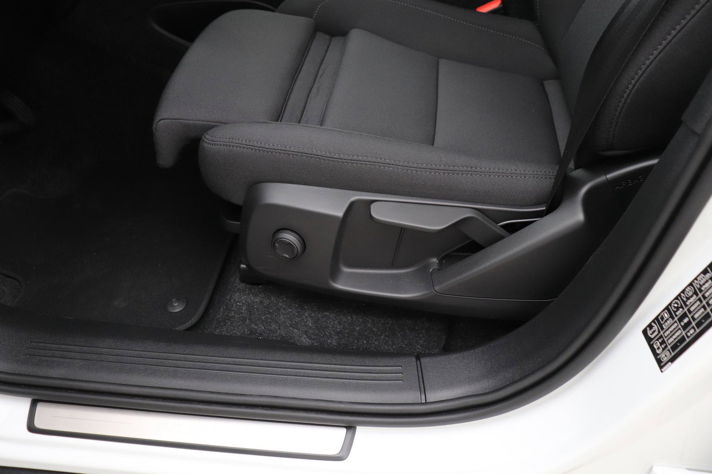 Volvo EX40 Extended Range Plus Black Edition 82 kWh | ACC | Harman/Kardon | 360° Camera | Stoel+Stuurverwarming | BLIS | 20 Inch