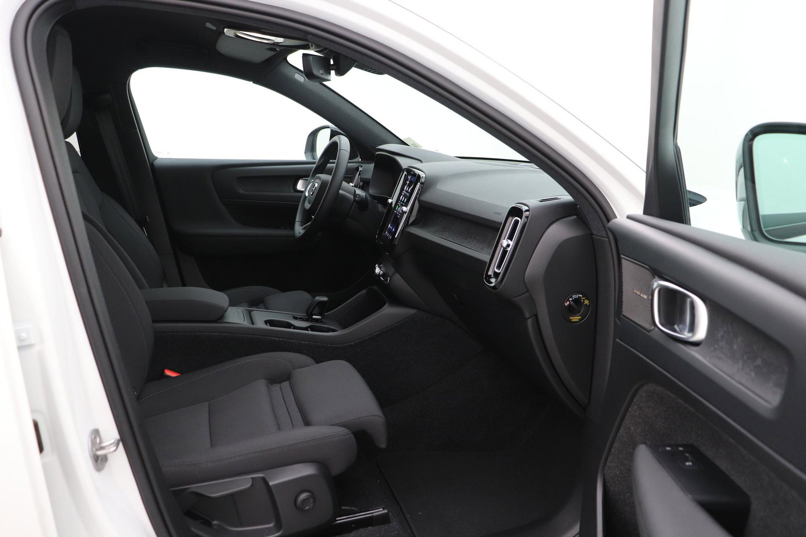 Volvo EX40 Extended Range Plus Black Edition 82 kWh | ACC | Harman/Kardon | 360° Camera | Stoel+Stuurverwarming | BLIS | 20 Inch