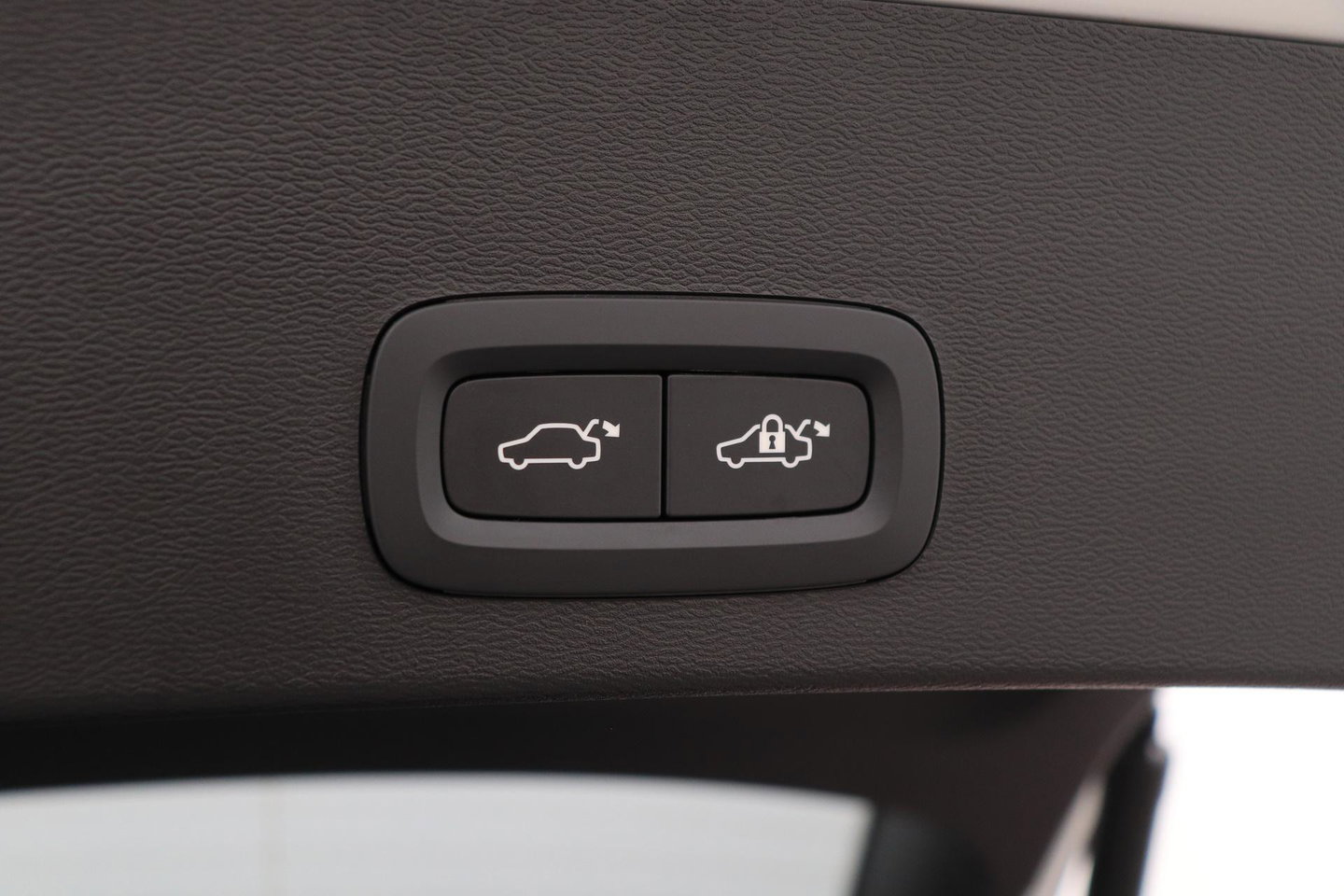 Volvo EX40 Extended Range Plus Black Edition 82 kWh | ACC | Harman/Kardon | 360° Camera | Stoel+Stuurverwarming | BLIS | 20 Inch