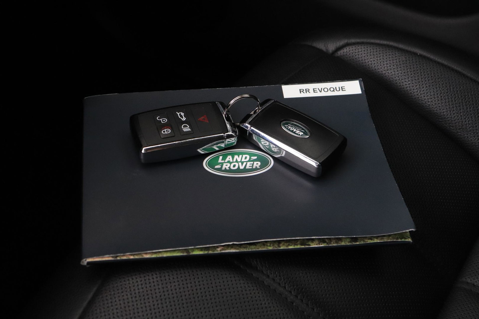 Land Rover Range Rover Evoque 1.5 P300e AWD R-Dynamic SE | Stoel+Stuurverwarming | Camera | 20 Inch | Getint Glas | Keyless