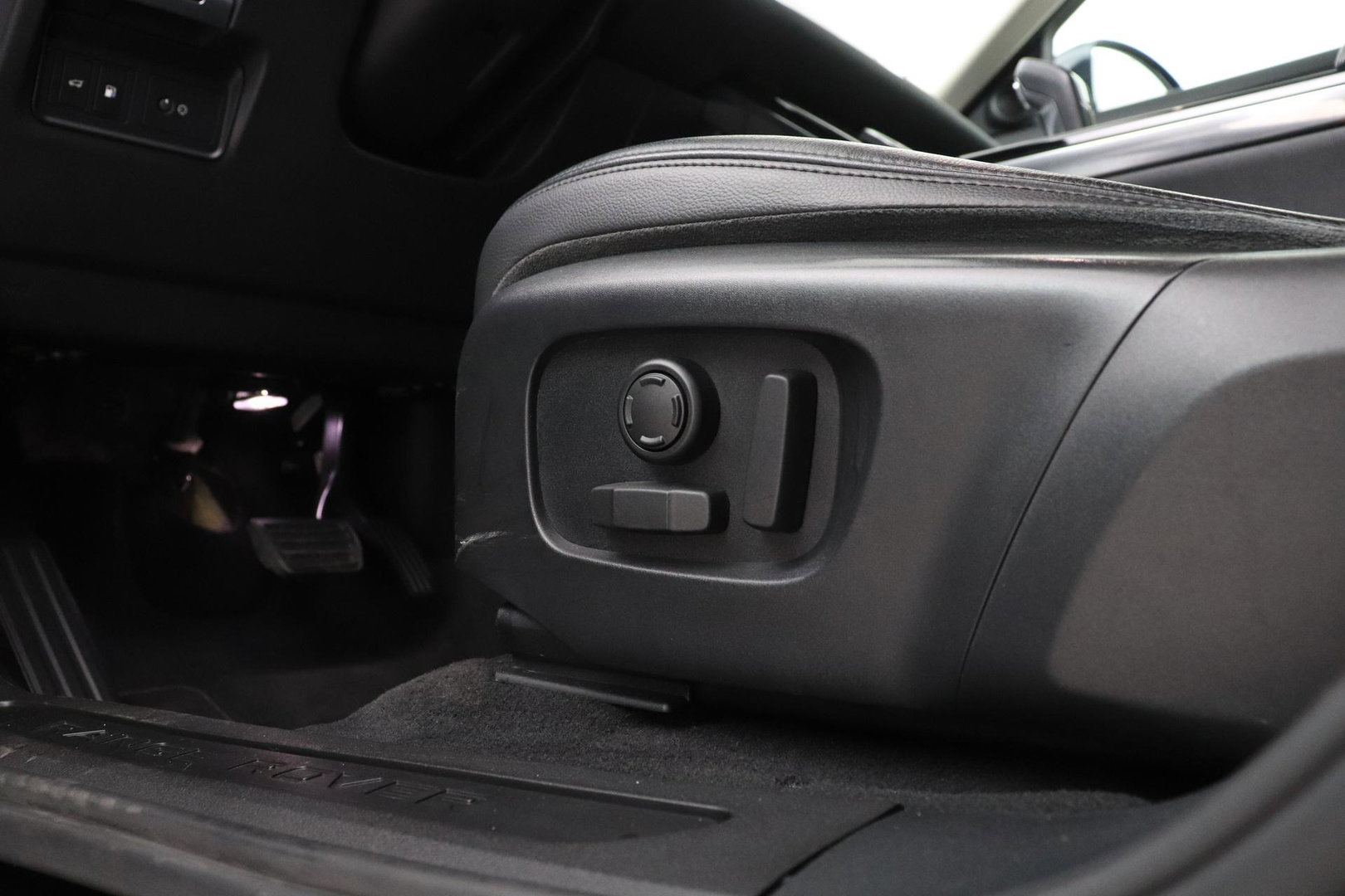Land Rover Range Rover Evoque 1.5 P300e AWD R-Dynamic SE | Stoel+Stuurverwarming | Camera | 20 Inch | Getint Glas | Keyless
