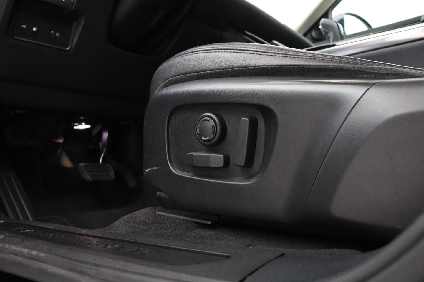 Land Rover Range Rover Evoque 1.5 P300e AWD R-Dynamic SE | Stoel+Stuurverwarming | Camera | 20 Inch | Getint Glas | Keyless