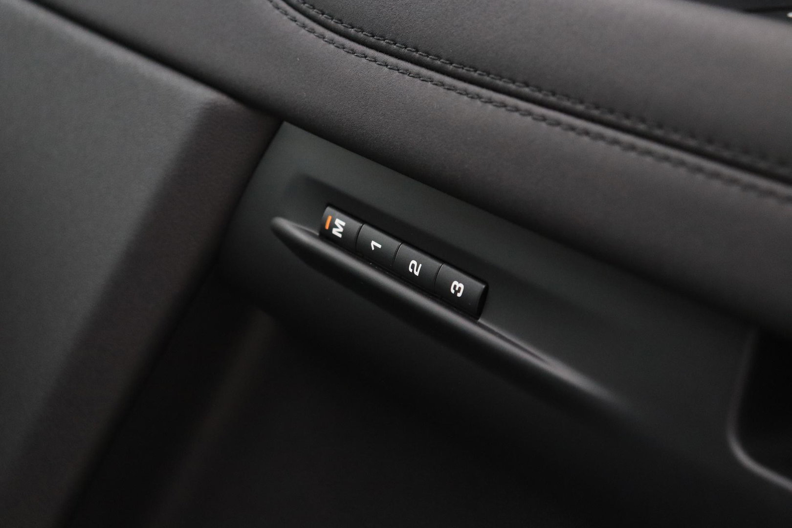 Land Rover Range Rover Evoque 1.5 P300e AWD R-Dynamic SE | Stoel+Stuurverwarming | Camera | 20 Inch | Getint Glas | Keyless