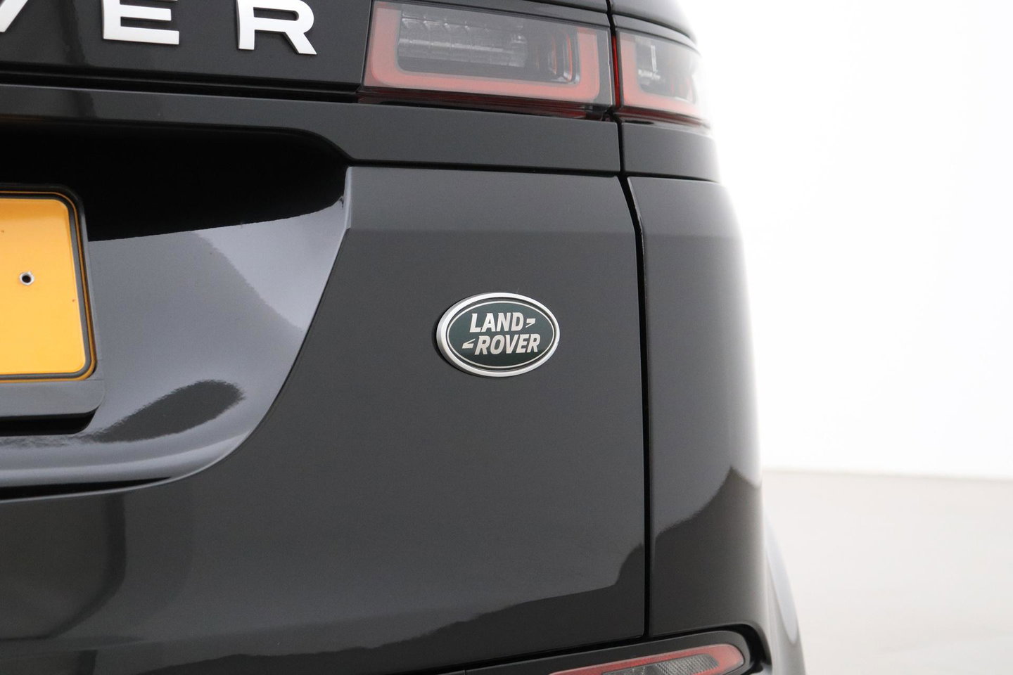 Land Rover Range Rover Evoque 1.5 P300e AWD R-Dynamic SE | Stoel+Stuurverwarming | Camera | 20 Inch | Getint Glas | Keyless