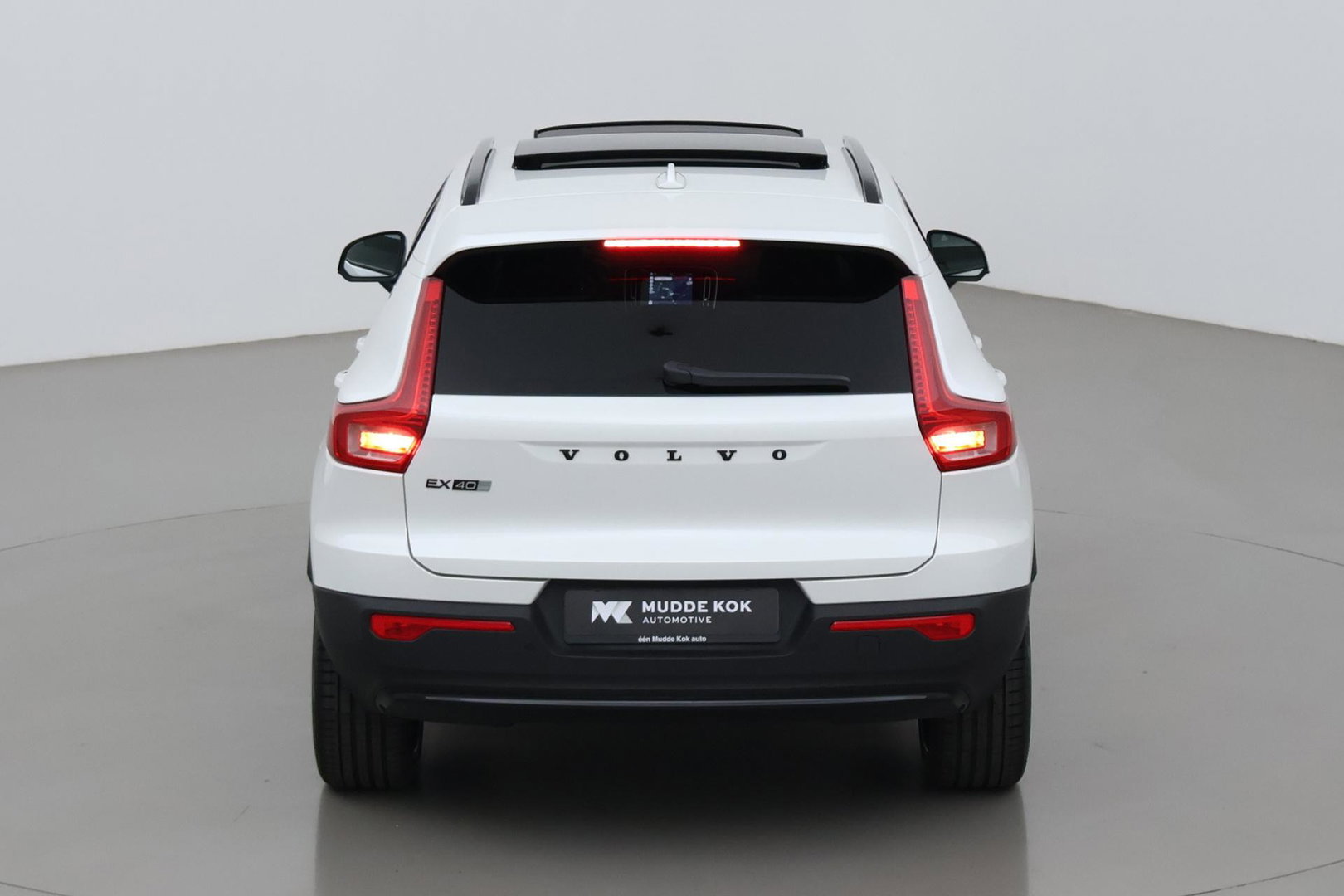 Volvo EX40 Single Motor Extended Range Plus Black Ed. 82 kWh | ACC | Panoramadak | 360° Camera | Harman/Kardon | BLIS | 20 Inch