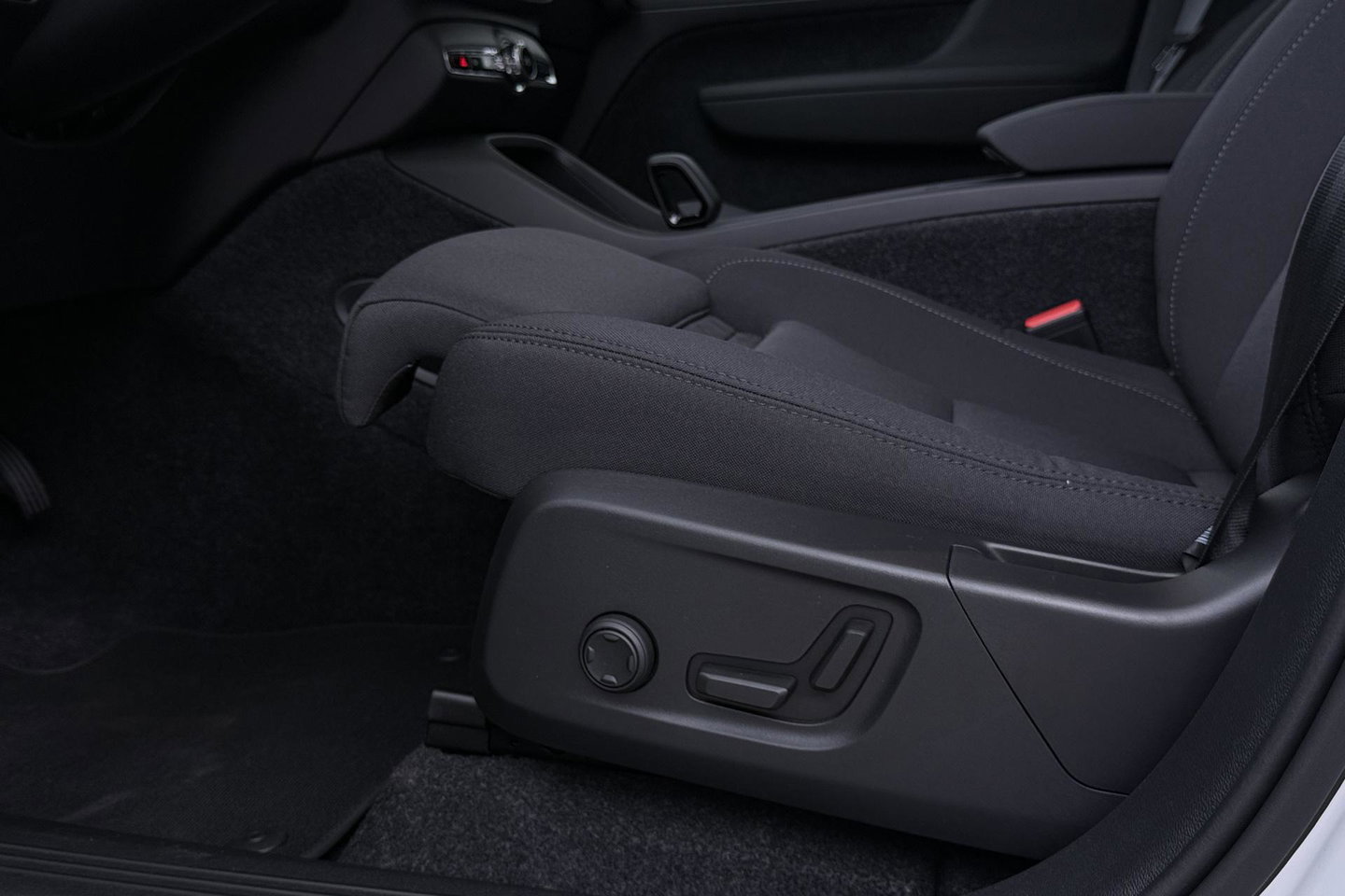 Volvo EX40 Single Motor Extended Range Plus Black Ed. 82 kWh | ACC | Panoramadak | 360° Camera | Harman/Kardon | BLIS | 20 Inch