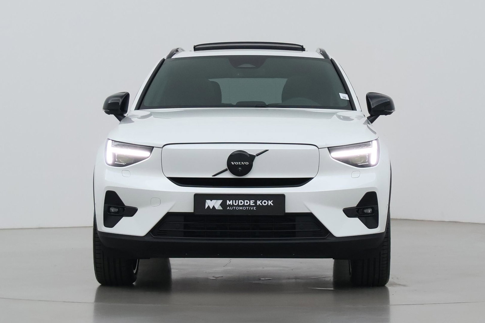 Volvo EX40 Single Motor Extended Range Plus Black Ed. 82 kWh | ACC | Panoramadak | 360° Camera | Harman/Kardon | BLIS | 20 Inch