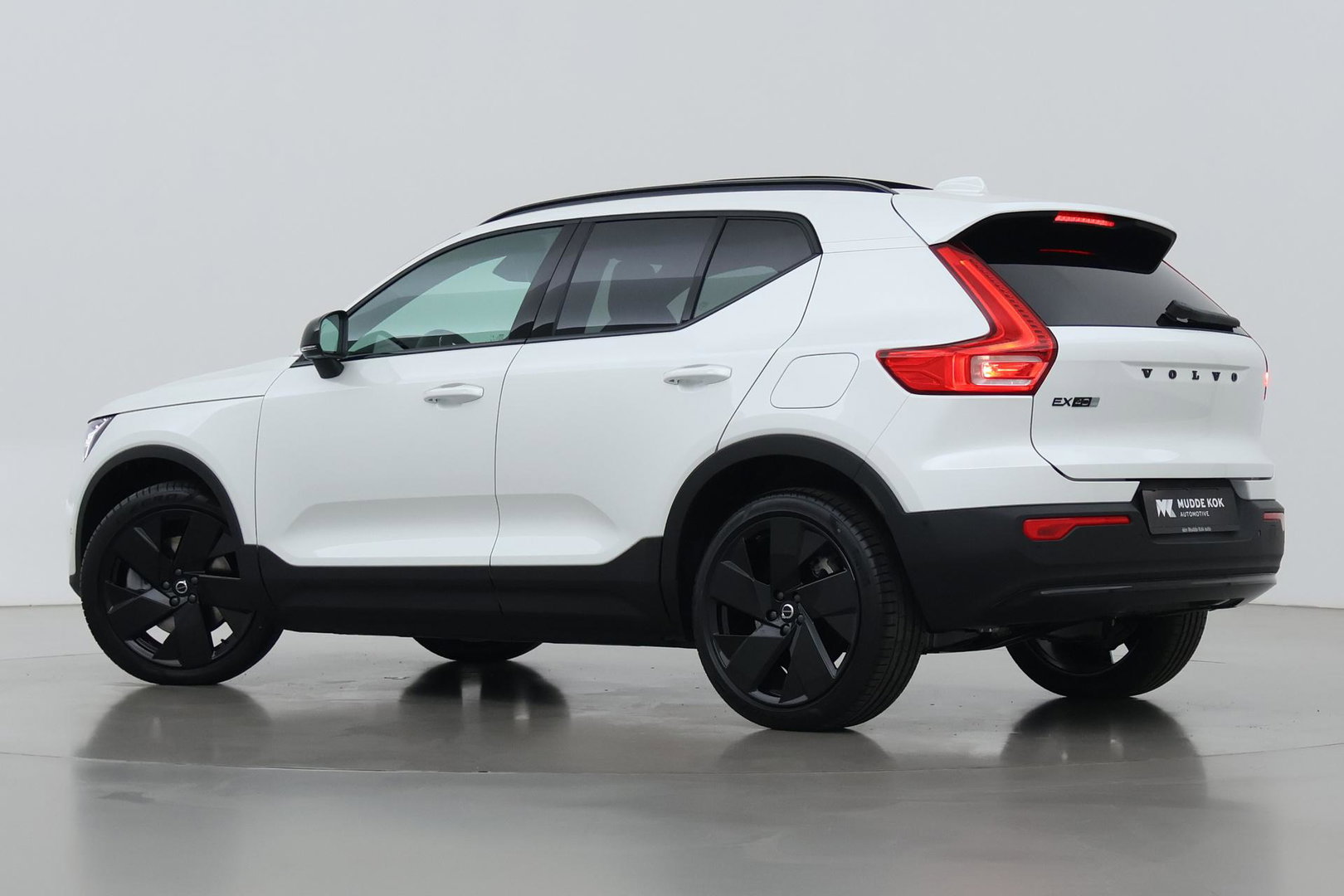 Volvo EX40 Single Motor Extended Range Plus Black Ed. 82 kWh | ACC | Panoramadak | 360° Camera | Harman/Kardon | BLIS | 20 Inch