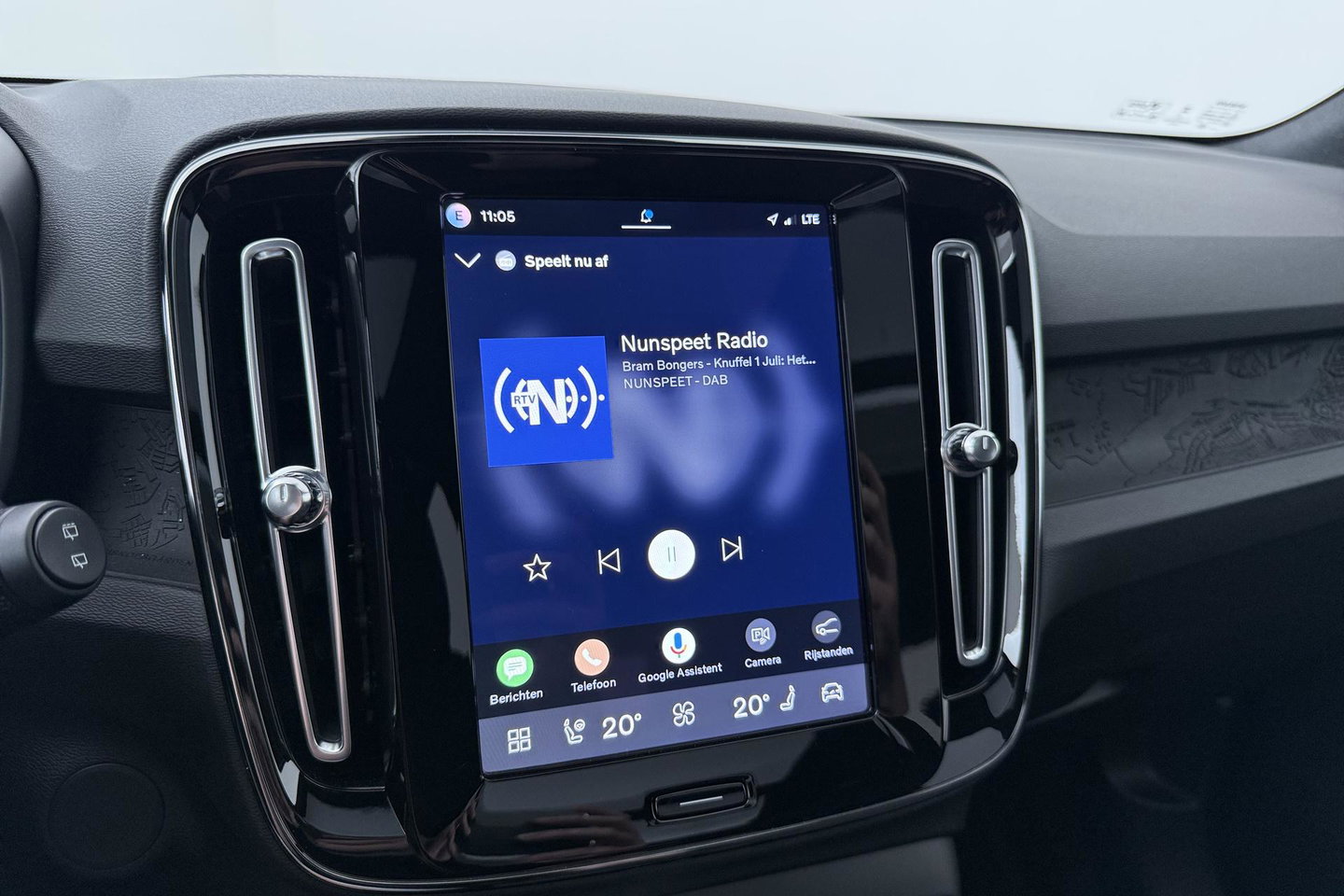 Volvo EX40 Single Motor Extended Range Plus Black Ed. 82 kWh | ACC | Panoramadak | 360° Camera | Harman/Kardon | BLIS | 20 Inch